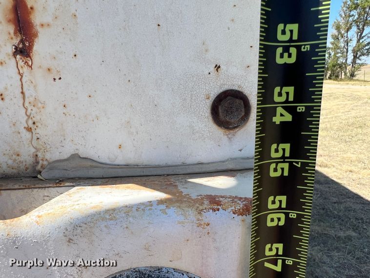 image for item DS8387 1987 International 9370  grain truck