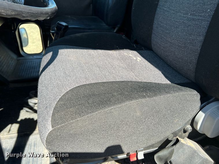 image for item DS8387 1987 International 9370  grain truck