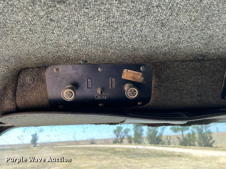 image for item DS8387 1987 International 9370  grain truck