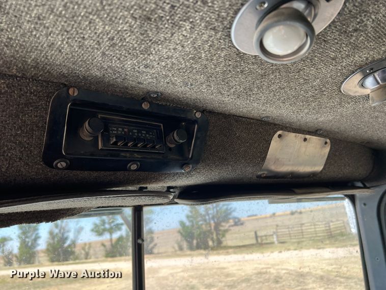 image for item DS8387 1987 International 9370  grain truck