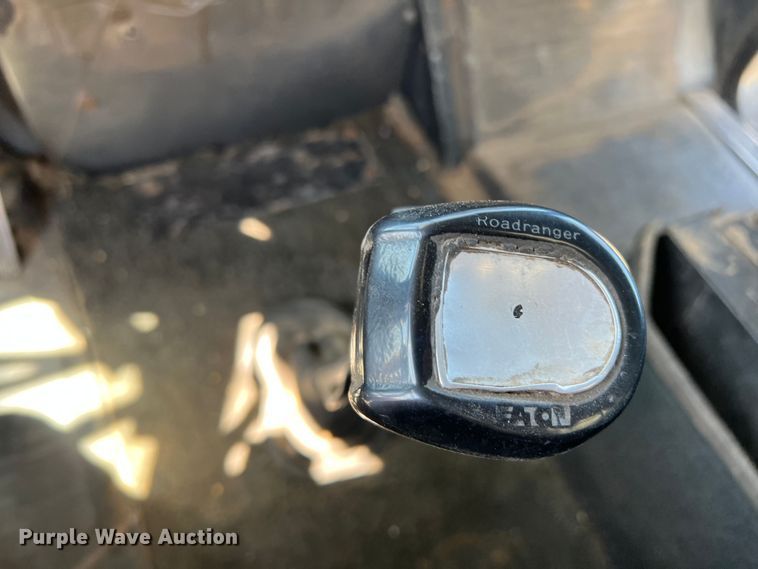 image for item DS8387 1987 International 9370  grain truck