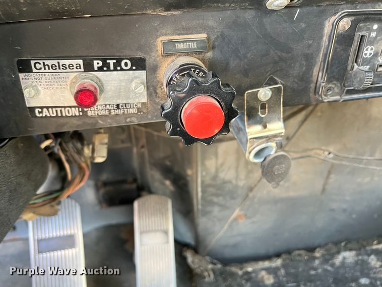 image for item DS8387 1987 International 9370  grain truck