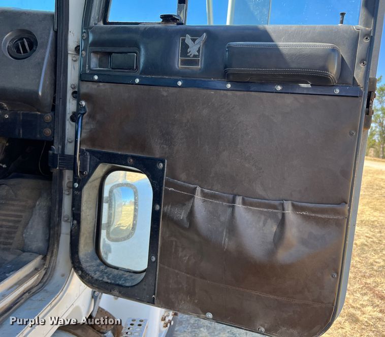 image for item DS8387 1987 International 9370  grain truck