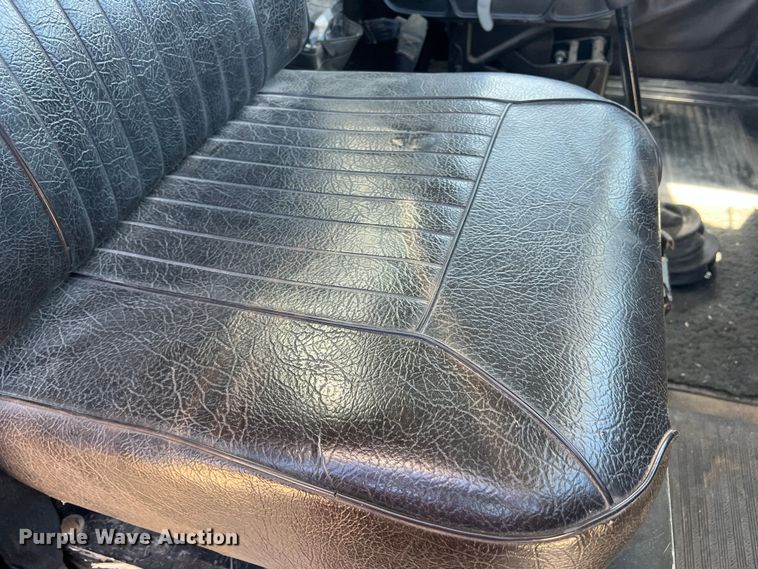 image for item DS8387 1987 International 9370  grain truck