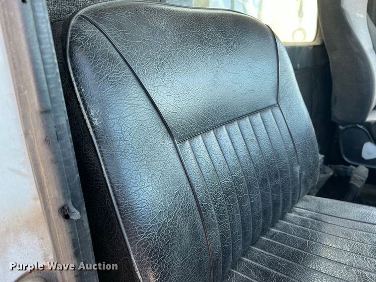 image for item DS8387 1987 International 9370  grain truck