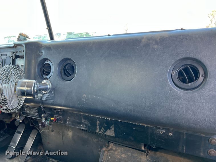 image for item DS8387 1987 International 9370  grain truck