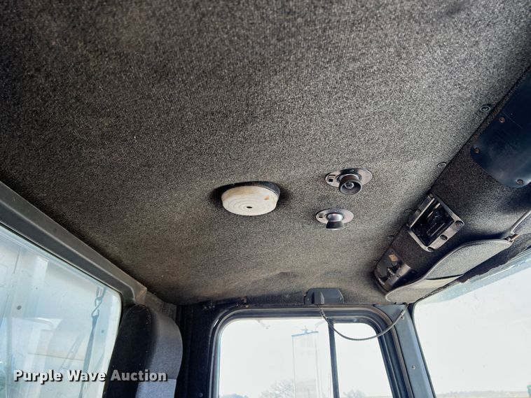 image for item DS8387 1987 International 9370  grain truck