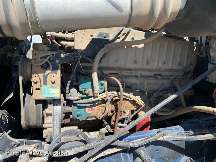 image for item DS8387 1987 International 9370  grain truck