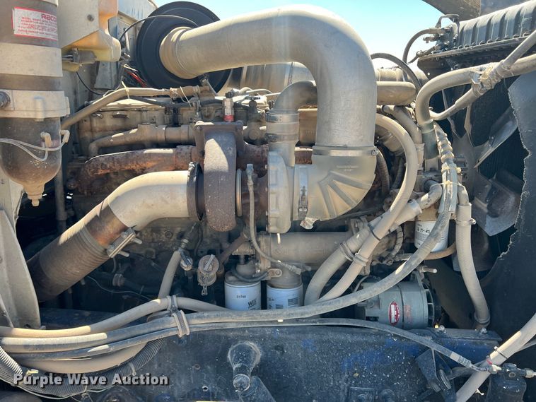 image for item DS8387 1987 International 9370  grain truck