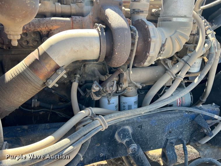 image for item DS8387 1987 International 9370  grain truck