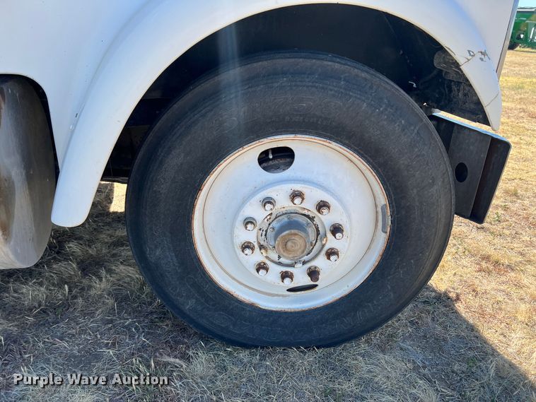 image for item DS8387 1987 International 9370  grain truck