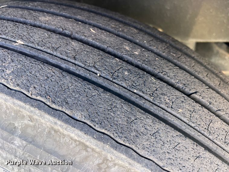 image for item DS8387 1987 International 9370  grain truck