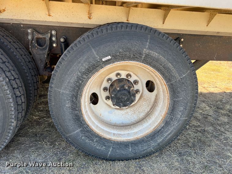 image for item DS8387 1987 International 9370  grain truck