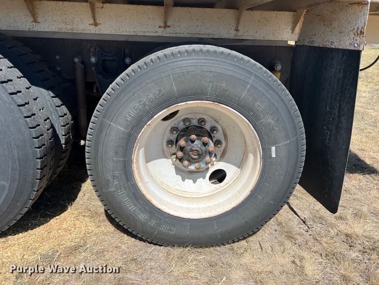 image for item DS8387 1987 International 9370  grain truck