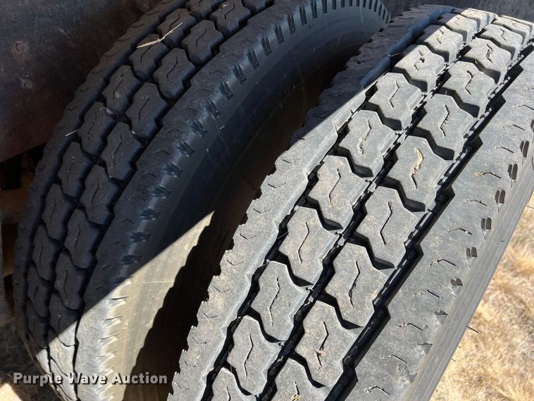 image for item DS8387 1987 International 9370  grain truck