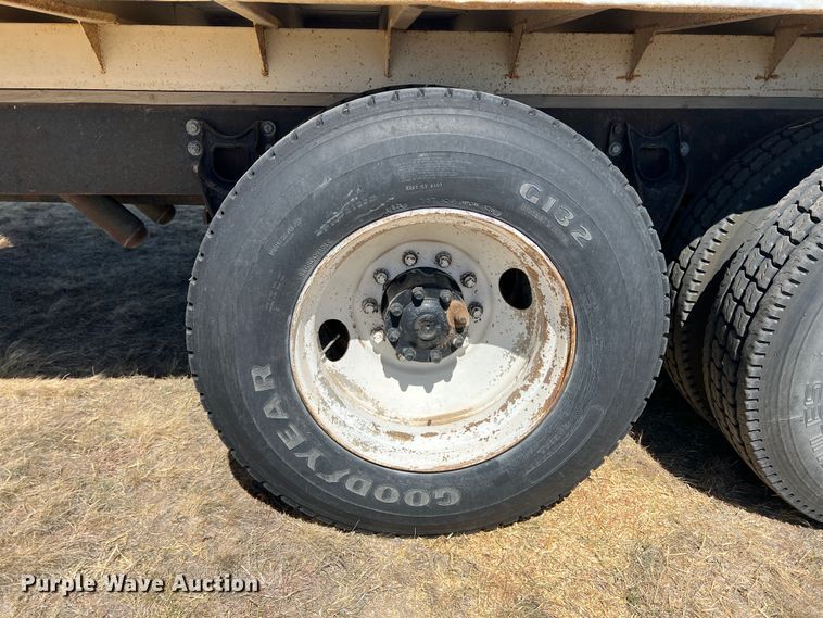 image for item DS8387 1987 International 9370  grain truck