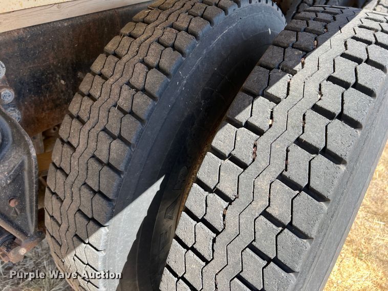 image for item DS8387 1987 International 9370  grain truck