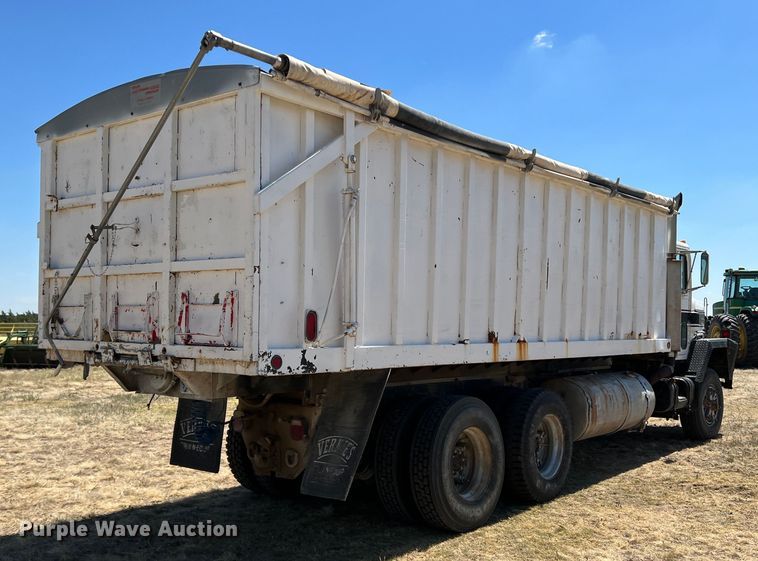 image for item DS8390 1977 International F5070  grain truck