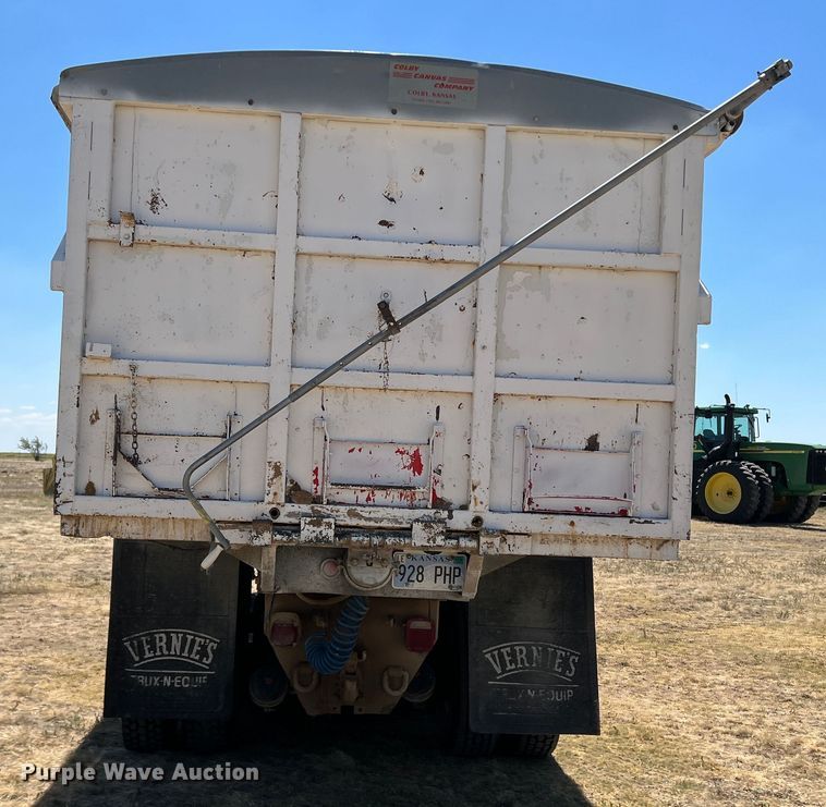 image for item DS8390 1977 International F5070  grain truck