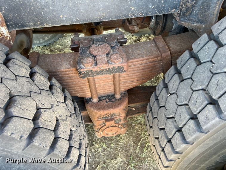 image for item DS8390 1977 International F5070  grain truck