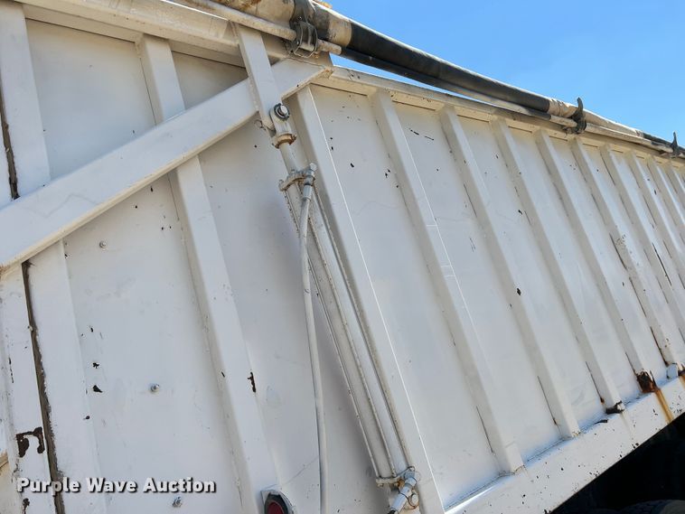 image for item DS8390 1977 International F5070  grain truck