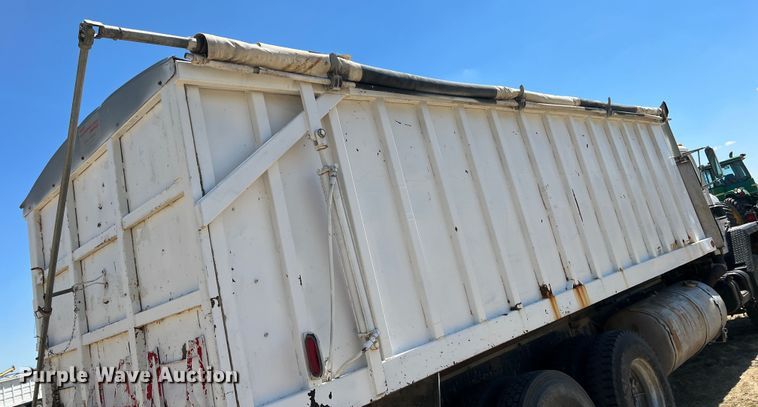 image for item DS8390 1977 International F5070  grain truck