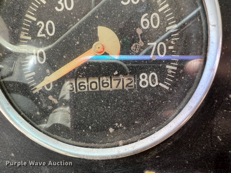 image for item DS8390 1977 International F5070  grain truck