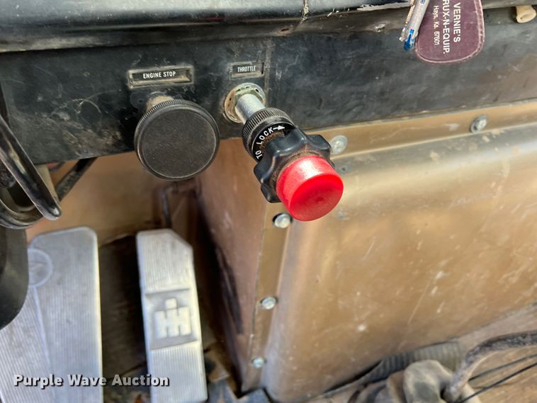 image for item DS8390 1977 International F5070  grain truck