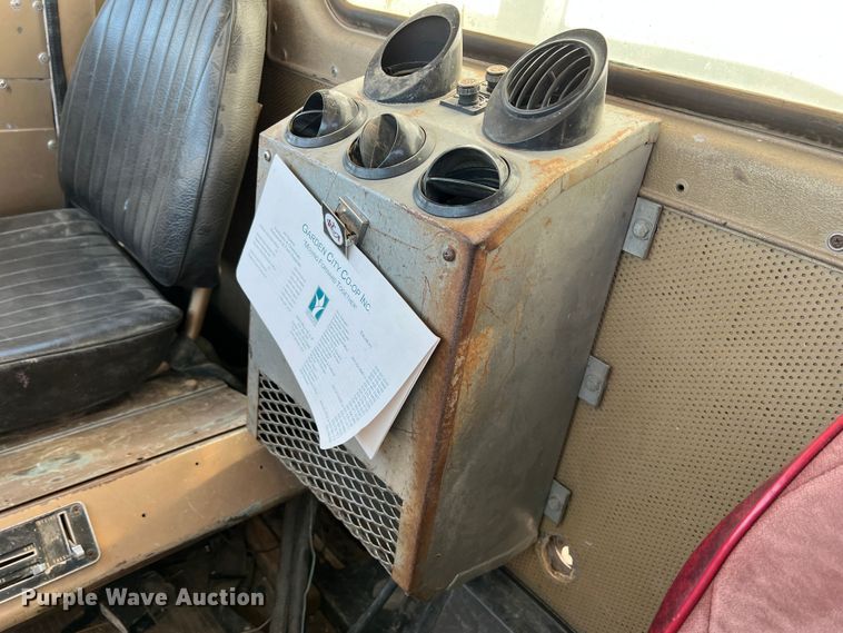 image for item DS8390 1977 International F5070  grain truck