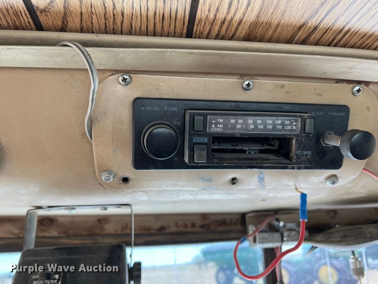 image for item DS8390 1977 International F5070  grain truck