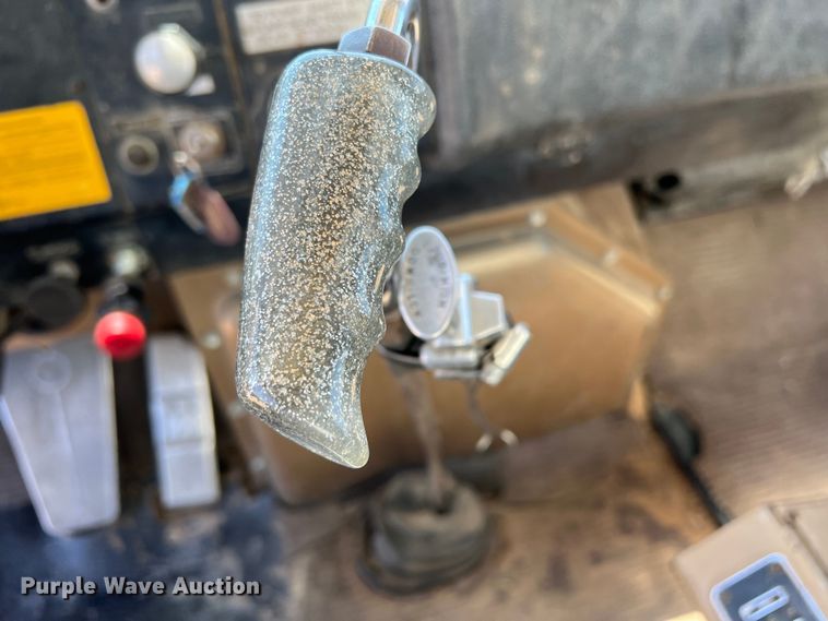 image for item DS8390 1977 International F5070  grain truck