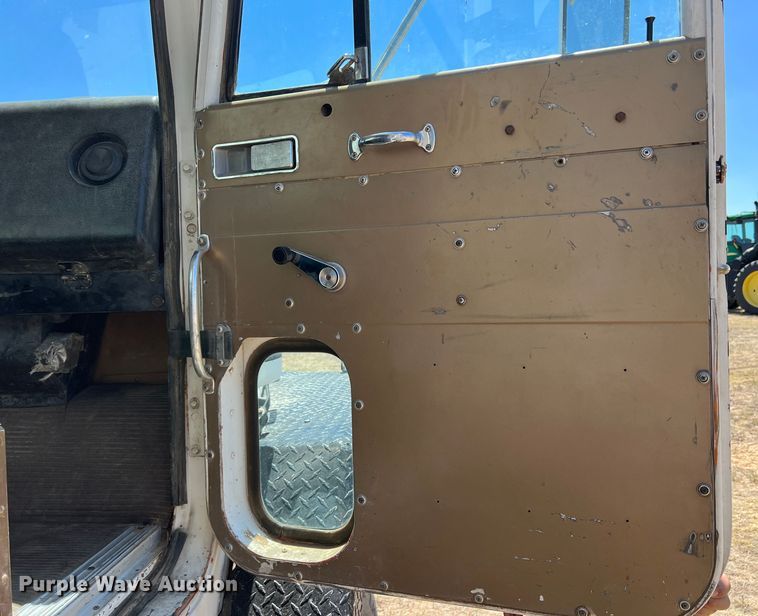 image for item DS8390 1977 International F5070  grain truck