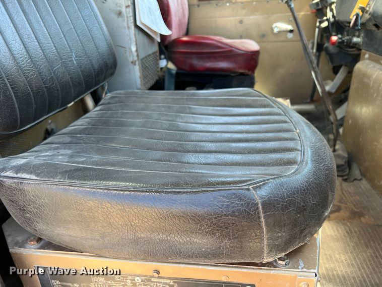 image for item DS8390 1977 International F5070  grain truck