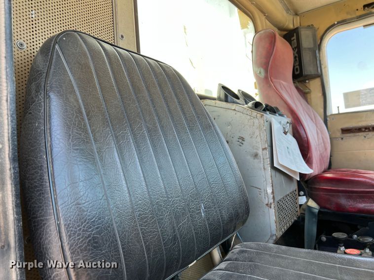 image for item DS8390 1977 International F5070  grain truck