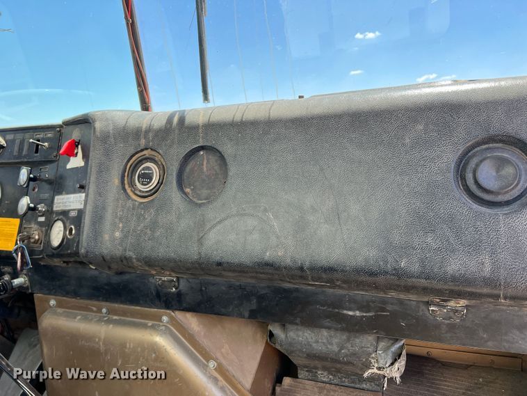 image for item DS8390 1977 International F5070  grain truck