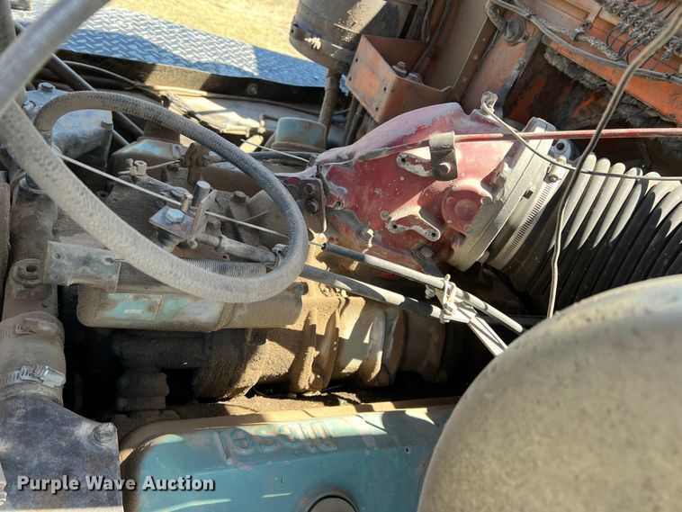 image for item DS8390 1977 International F5070  grain truck