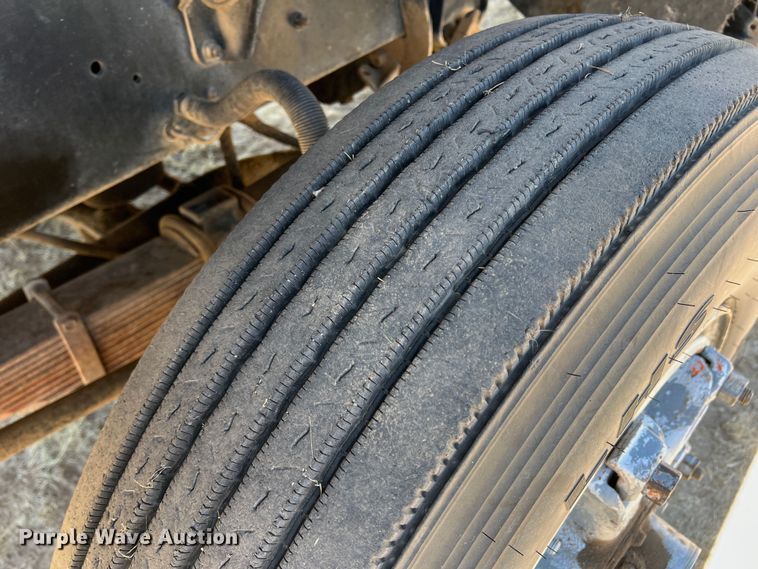 image for item DS8390 1977 International F5070  grain truck