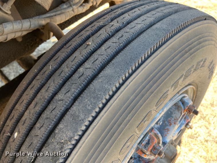 image for item DS8390 1977 International F5070  grain truck