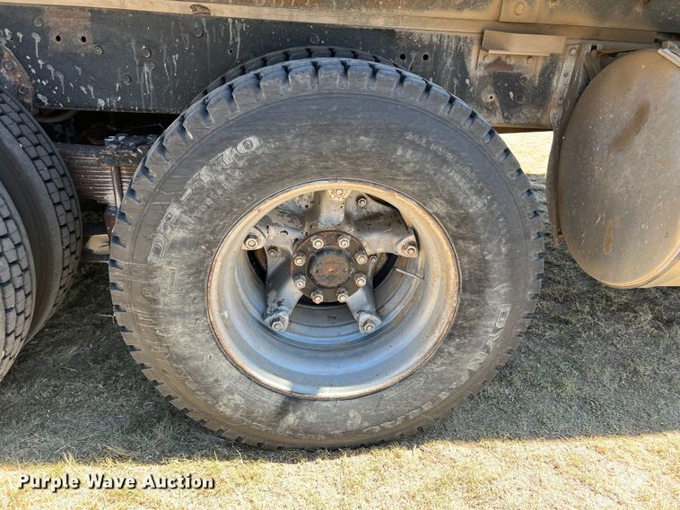 image for item DS8390 1977 International F5070  grain truck