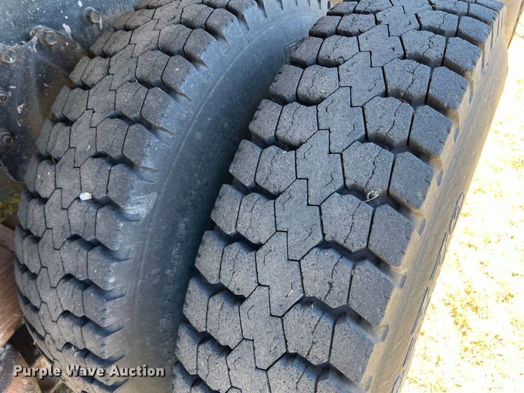 image for item DS8390 1977 International F5070  grain truck