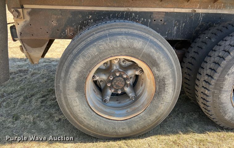 image for item DS8390 1977 International F5070  grain truck