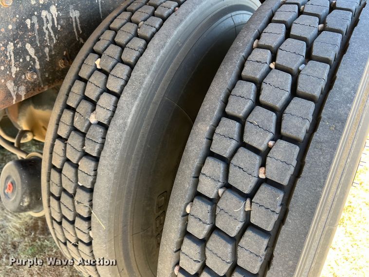 image for item DS8390 1977 International F5070  grain truck