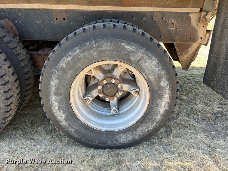 image for item DS8390 1977 International F5070  grain truck