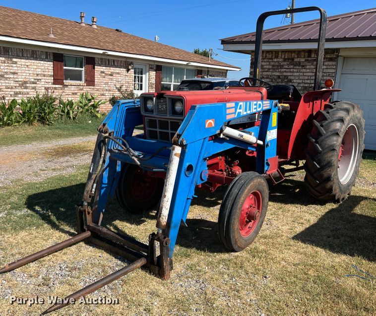 image for item DS8416 International 385  tractor