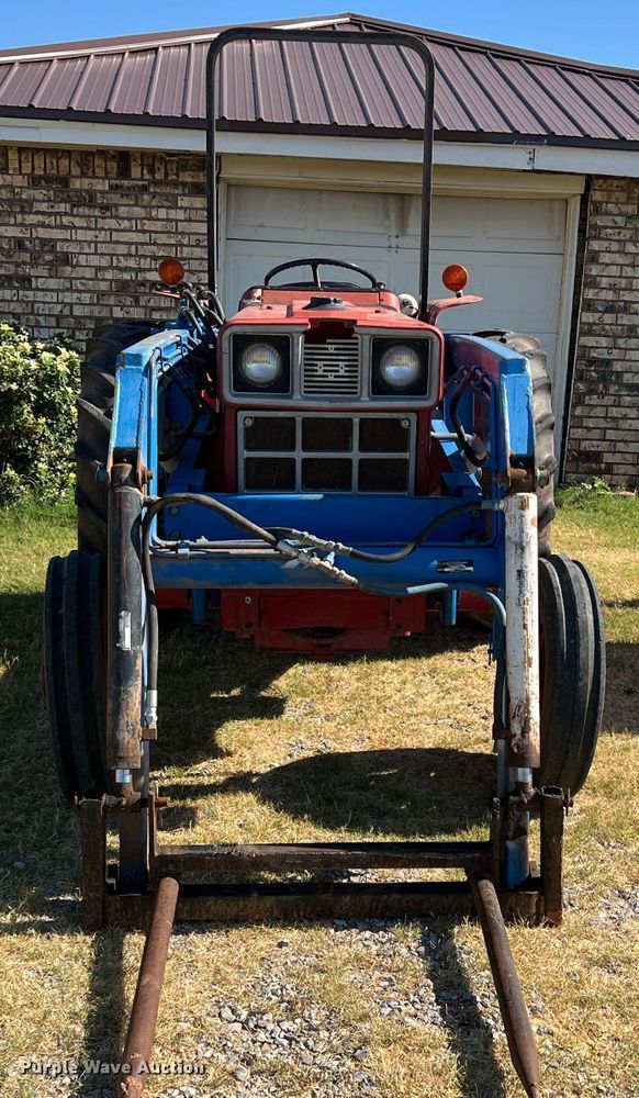 image for item DS8416 International 385  tractor