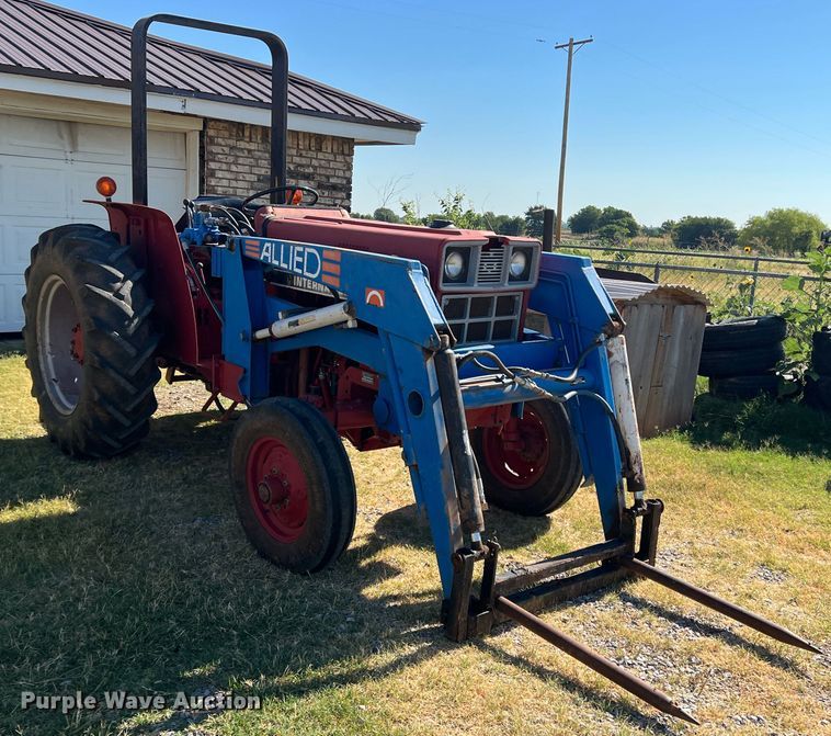 image for item DS8416 International 385  tractor