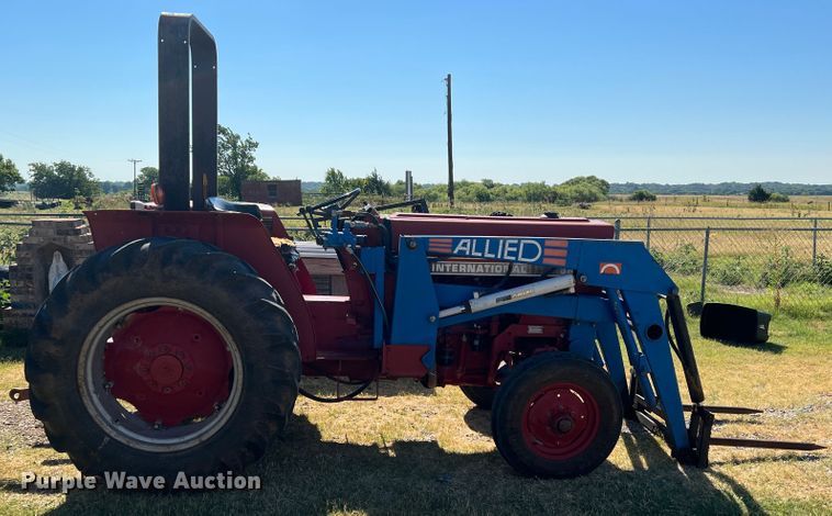 image for item DS8416 International 385  tractor