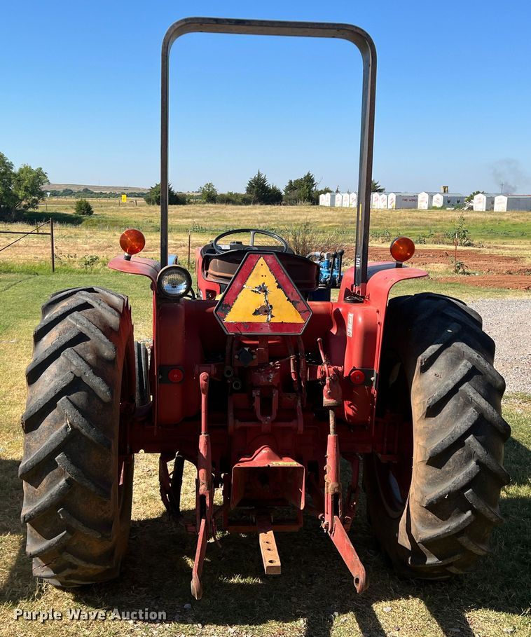 image for item DS8416 International 385  tractor