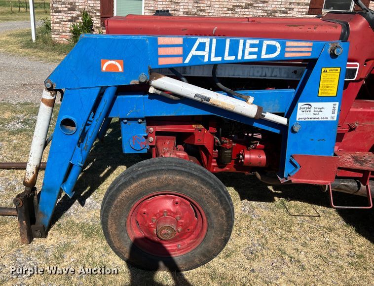 image for item DS8416 International 385  tractor