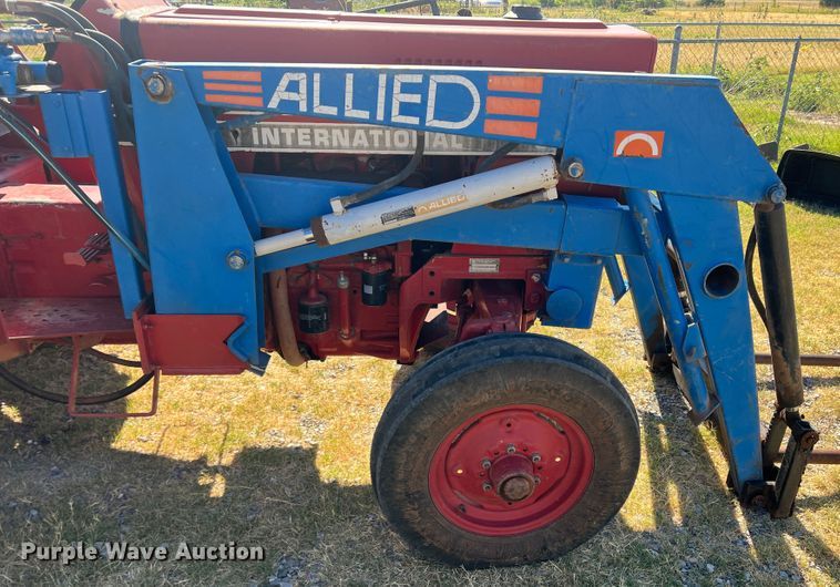 image for item DS8416 International 385  tractor